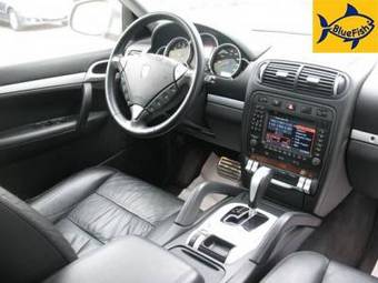 2004 Porsche Cayenne Pictures