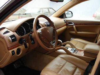 2004 Porsche Cayenne Photos