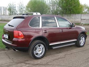 2004 Porsche Cayenne Pictures