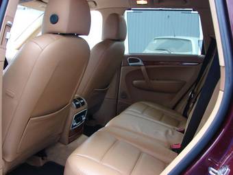 2004 Porsche Cayenne Pictures
