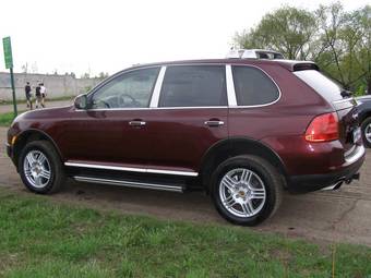 2004 Porsche Cayenne Pictures