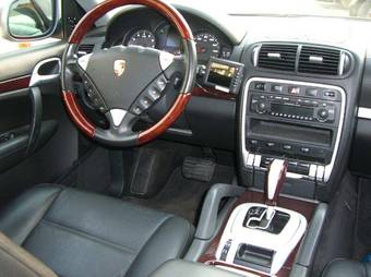 2004 Porsche Cayenne Wallpapers