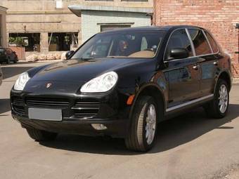 2004 Porsche Cayenne Photos