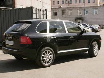 2004 Porsche Cayenne Photos