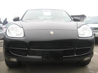 2004 Porsche Cayenne Photos
