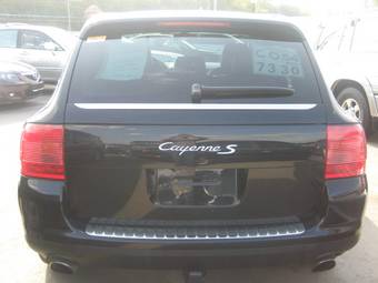 2004 Porsche Cayenne Pictures