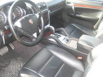2004 Porsche Cayenne Photos