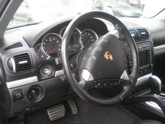 2004 Porsche Cayenne Pictures