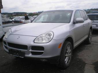 2004 Porsche Cayenne Photos