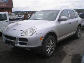 2004 Porsche Cayenne Photos