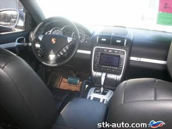 2004 Porsche Cayenne Photos
