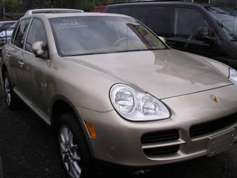 2004 Porsche Cayenne Pictures