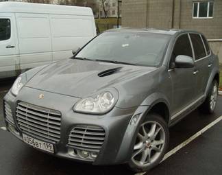2004 Porsche Cayenne Pictures