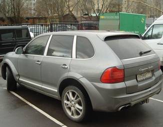 2004 Porsche Cayenne Photos