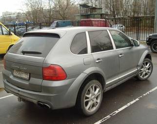 2004 Porsche Cayenne Photos