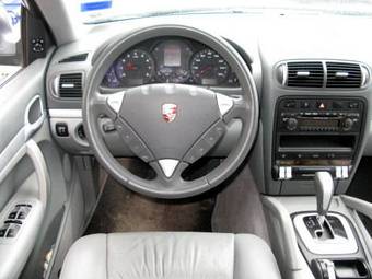 2004 Porsche Cayenne Pictures