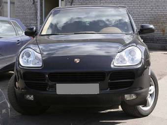 2004 Porsche Cayenne Pictures