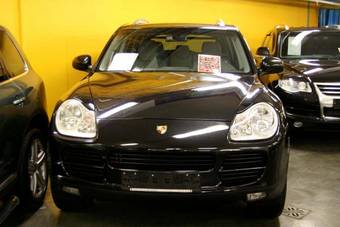 2004 Porsche Cayenne Photos