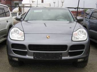 2004 Porsche Cayenne Pictures