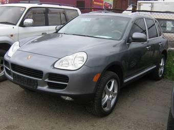 2004 Porsche Cayenne Pictures