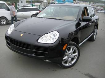 2004 Porsche Cayenne Photos