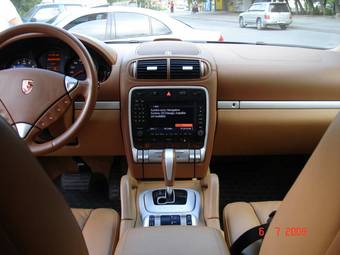 2004 Porsche Cayenne Photos