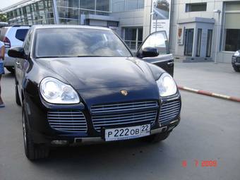 2004 Porsche Cayenne Images