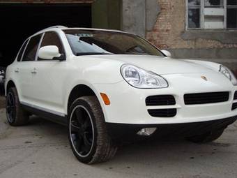 2004 Porsche Cayenne Photos