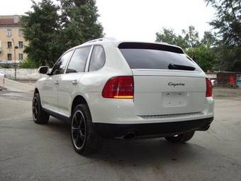 2004 Porsche Cayenne Photos