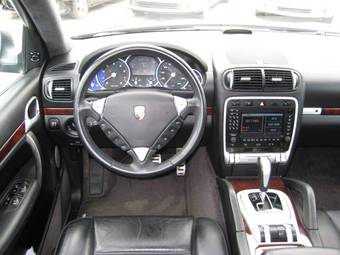 2004 Porsche Cayenne Photos
