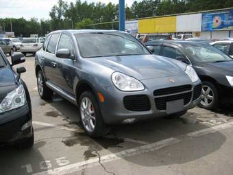 2004 Porsche Cayenne Photos