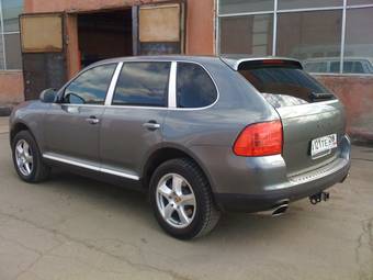 2004 Porsche Cayenne Photos