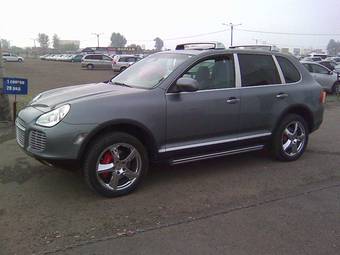 2004 Porsche Cayenne Photos