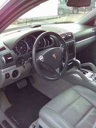 2004 Porsche Cayenne Pictures