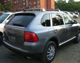 2004 Porsche Cayenne Pictures