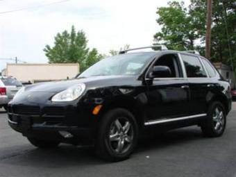 2004 Porsche Cayenne Pictures