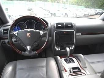 2004 Porsche Cayenne Pictures