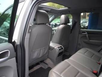 2004 Porsche Cayenne Photos