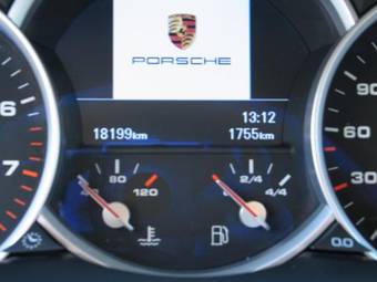 2004 Porsche Cayenne Pictures