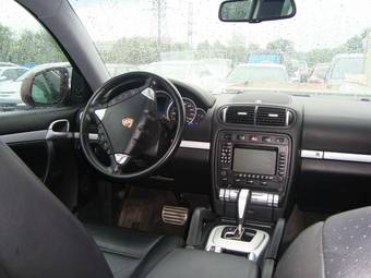 2004 Porsche Cayenne Photos