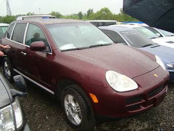 2004 Porsche Cayenne Photos
