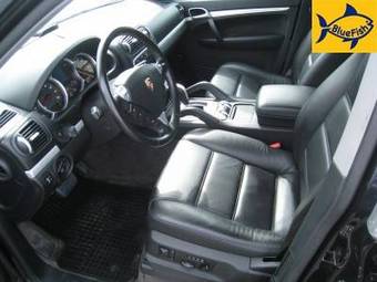 2004 Porsche Cayenne Photos