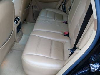 2004 Porsche Cayenne Pictures