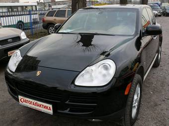 2004 Porsche Cayenne Photos