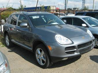 2004 Porsche Cayenne Photos
