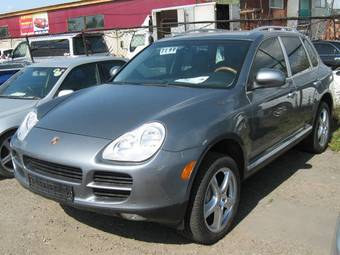 2004 Porsche Cayenne Pictures