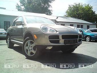 2004 Porsche Cayenne Pictures