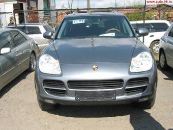 2004 Porsche Cayenne Pictures