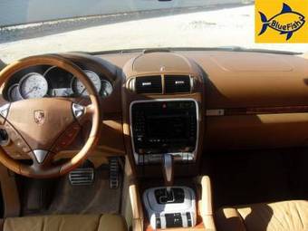 2004 Porsche Cayenne Pictures