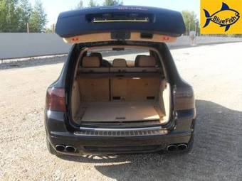 2004 Porsche Cayenne Pictures